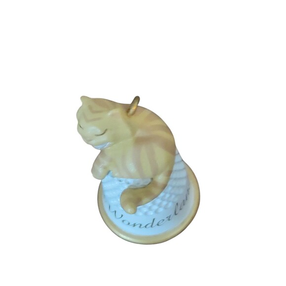 Alice in Wonderland Walt Disney Ceramic Thimble Hallmark Ornament 1998 Cheshire - Picture 5 of 6